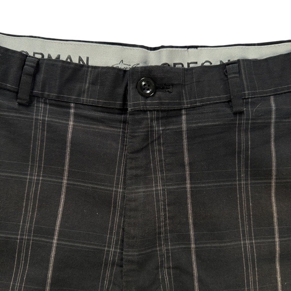 Greg Norman for Tasso Elba Plaid Cargo Shorts Size 36 Black Gray Golf Travel - Picture 3 of 11